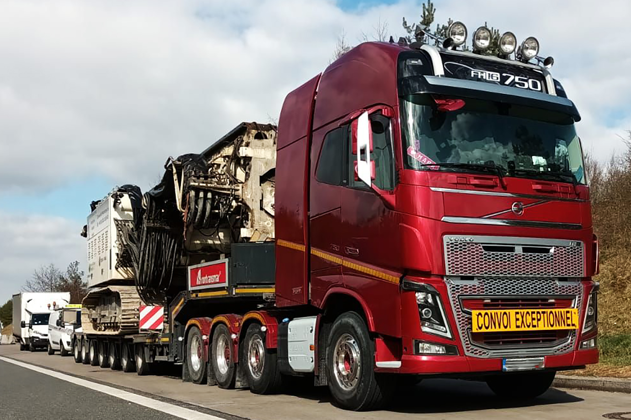 Ikar Sistem Logistic | Transport intern | Transport international | Firma de transport marfa international | Firma de transport intern si international | Comisionar vamal | Garantare vamala | Comisionar in vama | Servicii de comisionare vamala